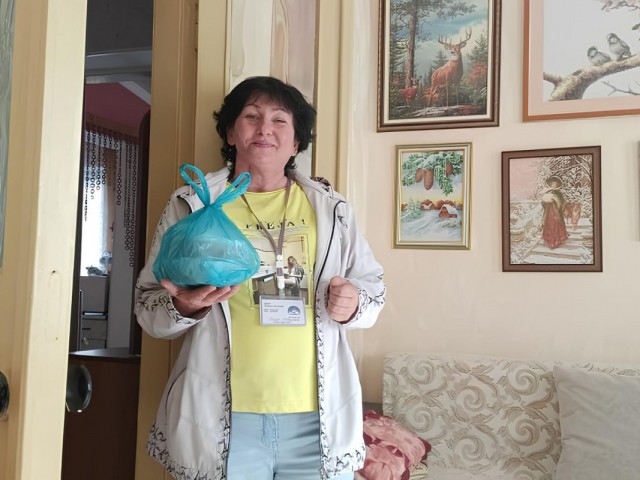 Горячие обеды для одиноких бабушек и дедушек