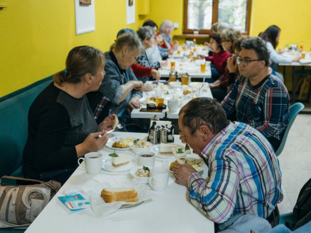 Тарелка супа и приятный разговор: сбор на оплату работы благотворительной кухни