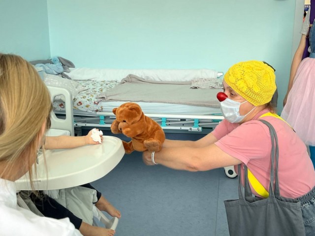 Смех сильнее страха: сбор на работу больничных клоунов для маленьких пациентов
